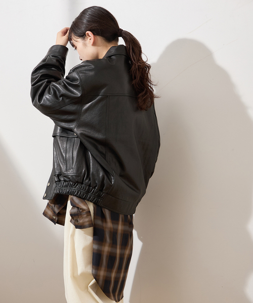 journal standard L'essage(ジャーナルスタンダードレサージュ)の「【DUNST/ダンスト】 UNISEX OVERSIZED VINTAGE LEATHER B(ライダースジャケット・レディース・ブラック・SMALL)」の7枚目の写真
