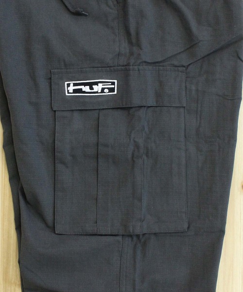 HUF（ハフ）の「ルーズフィット マテオ カーゴパンツ MATEO CARGO PANT（カーゴパンツ・メンズ・ブラック・XL/L/M）」の9枚目の写真