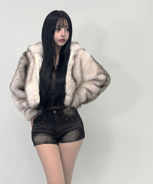 FOLLOWIN（フォロウィン）の「４color/【 トレンドのファージャケット 】フード付きファーボリュームショートアウター（その他アウター・レディース・ホワイト/カーキ/ブラウン/ブラック・FREE）」の18枚目の写真