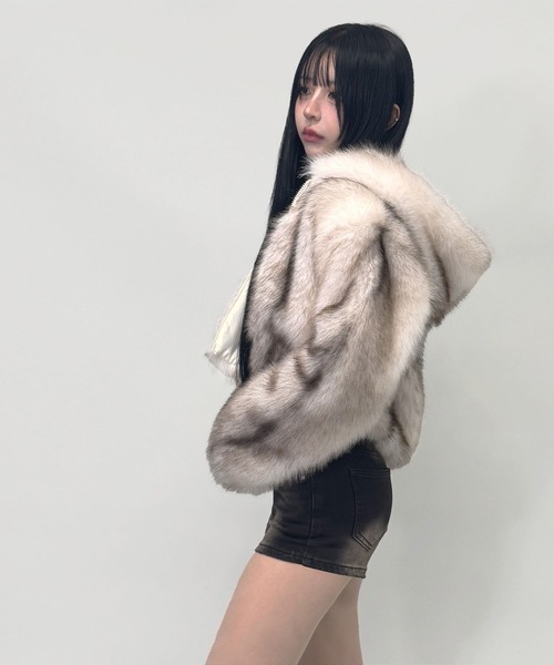 FOLLOWIN（フォロウィン）の「４color/【 トレンドのファージャケット 】フード付きファーボリュームショートアウター（その他アウター・レディース・ホワイト/カーキ/ブラウン/ブラック・FREE）」の20枚目の写真