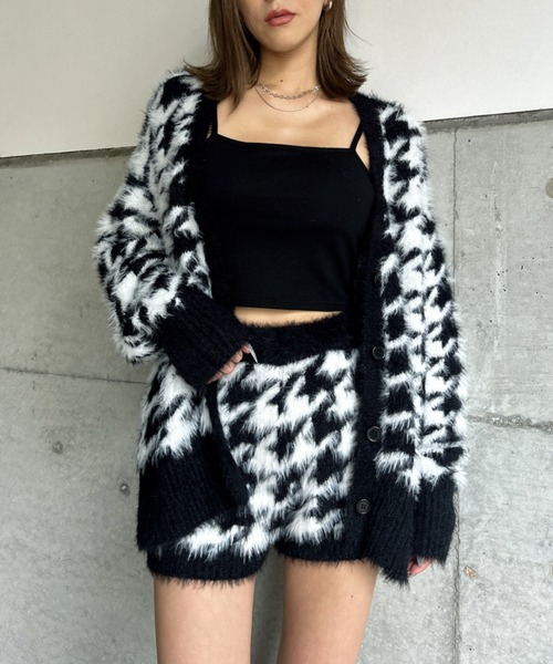 EGOIST（エゴイスト）の「千鳥柄シャギーニットカーディガン（カーディガン/ボレロ・レディース・ベージュ/ブラック・FREE）」の3枚目の写真