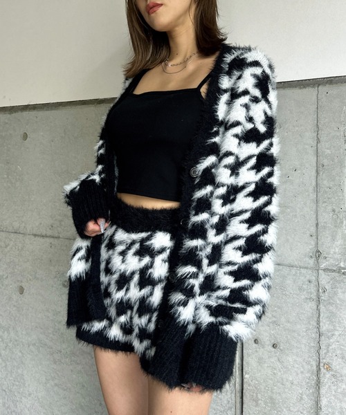 EGOIST（エゴイスト）の「千鳥柄シャギーニットカーディガン（カーディガン/ボレロ・レディース・ベージュ/ブラック・FREE）」の4枚目の写真