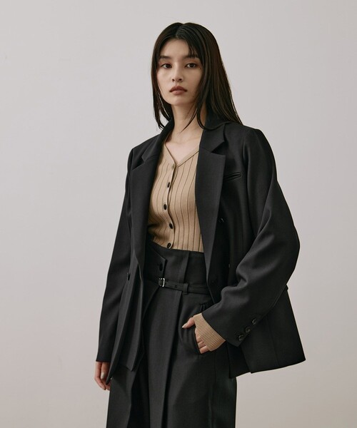 UNITED TOKYO（ユナイテッドトウキョウ）の「HAKAMAアシメジャケット｜セットアップ/オフィスカジュアル/オケージョン/秋服/冬服（テーラードジャケット・レディース・ブラック/ベージュ・1/2）」の17枚目の写真