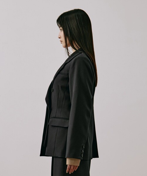 UNITED TOKYO（ユナイテッドトウキョウ）の「HAKAMAアシメジャケット｜セットアップ/オフィスカジュアル/オケージョン/秋服/冬服（テーラードジャケット・レディース・ブラック/ベージュ・1/2）」の20枚目の写真