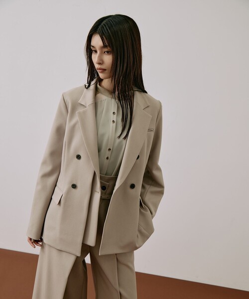UNITED TOKYO（ユナイテッドトウキョウ）の「HAKAMAアシメジャケット｜セットアップ/オフィスカジュアル/オケージョン/秋服/冬服（テーラードジャケット・レディース・ブラック/ベージュ・1/2）」の5枚目の写真