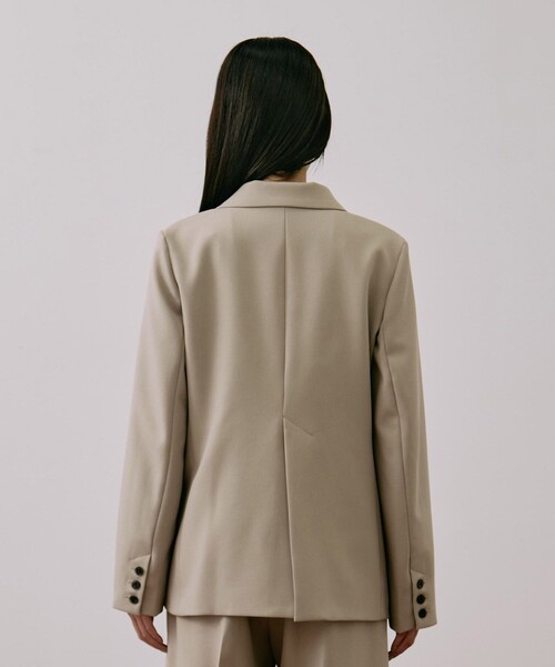 UNITED TOKYO（ユナイテッドトウキョウ）の「HAKAMAアシメジャケット｜セットアップ/オフィスカジュアル/オケージョン/秋服/冬服（テーラードジャケット・レディース・ブラック/ベージュ・1/2）」の9枚目の写真