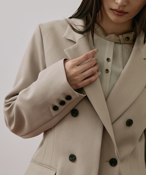 UNITED TOKYO（ユナイテッドトウキョウ）の「HAKAMAアシメジャケット｜セットアップ/オフィスカジュアル/オケージョン/秋服/冬服（テーラードジャケット・レディース・ブラック/ベージュ・1/2）」の11枚目の写真