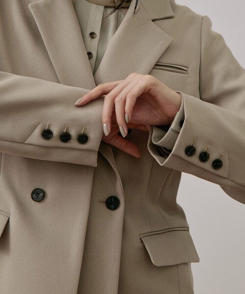 UNITED TOKYO（ユナイテッドトウキョウ）の「HAKAMAアシメジャケット｜セットアップ/オフィスカジュアル/オケージョン/秋服/冬服（テーラードジャケット・レディース・ブラック/ベージュ・1/2）」の12枚目の写真