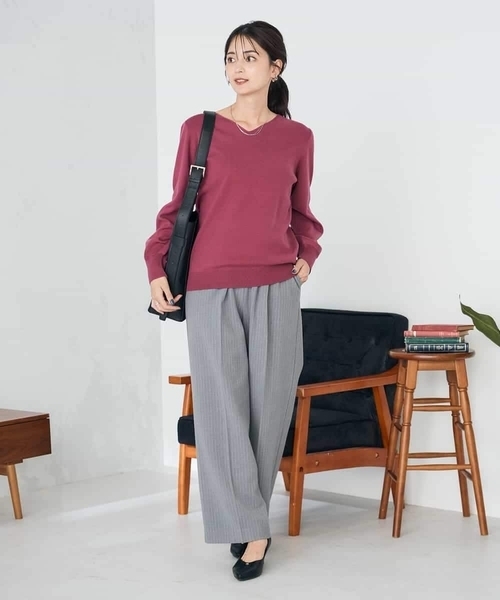 a.v.v（アーヴェヴェ）の「【洗える】Vネック美ラクるパフスリーブニット【WEB限定】（ニット/セーター・レディース・ピンク/ネイビー/ライラック/チャコールグレー・40/42/38/34/36）」の7枚目の写真