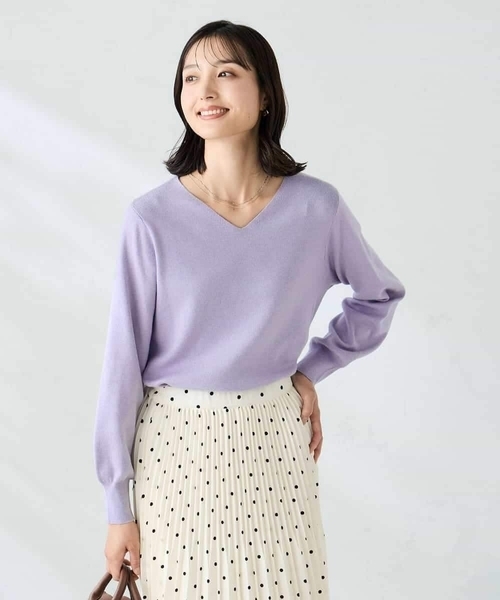 a.v.v（アーヴェヴェ）の「【洗える】Vネック美ラクるパフスリーブニット【WEB限定】（ニット/セーター・レディース・ピンク/ネイビー/ライラック/チャコールグレー・40/42/38/34/36）」の10枚目の写真
