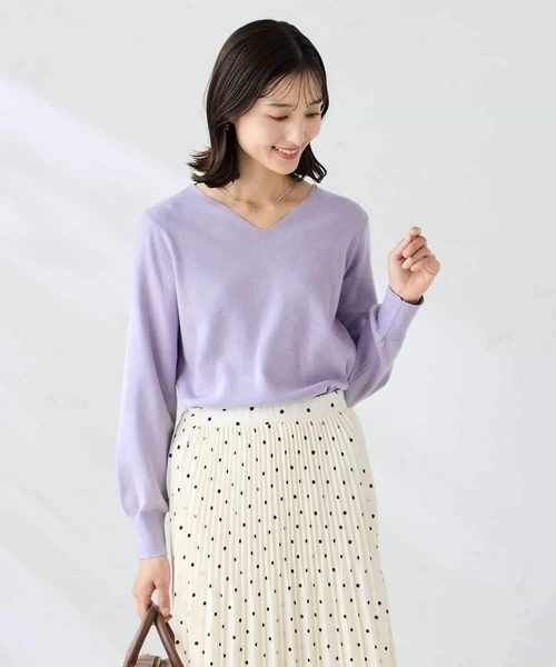 a.v.v（アーヴェヴェ）の「【洗える】Vネック美ラクるパフスリーブニット【WEB限定】（ニット/セーター・レディース・ピンク/ネイビー/ライラック/チャコールグレー・40/42/38/34/36）」の11枚目の写真