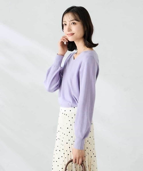 a.v.v（アーヴェヴェ）の「【洗える】Vネック美ラクるパフスリーブニット【WEB限定】（ニット/セーター・レディース・ピンク/ネイビー/ライラック/チャコールグレー・40/42/38/34/36）」の12枚目の写真