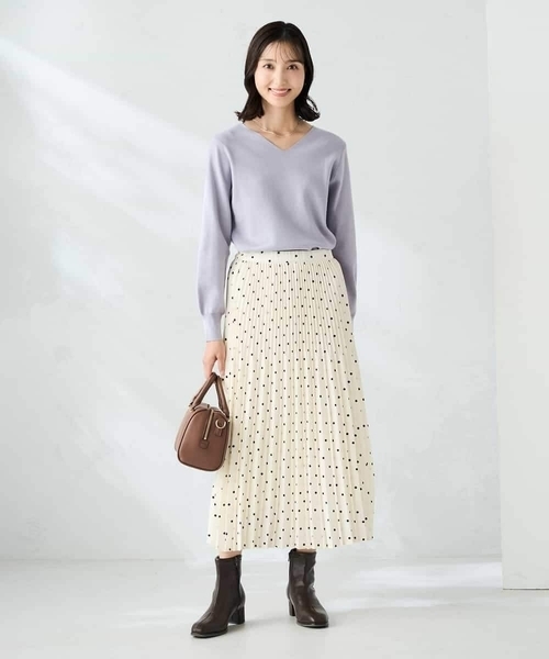 a.v.v（アーヴェヴェ）の「【洗える】Vネック美ラクるパフスリーブニット【WEB限定】（ニット/セーター・レディース・ピンク/ネイビー/ライラック/チャコールグレー・40/42/38/34/36）」の13枚目の写真