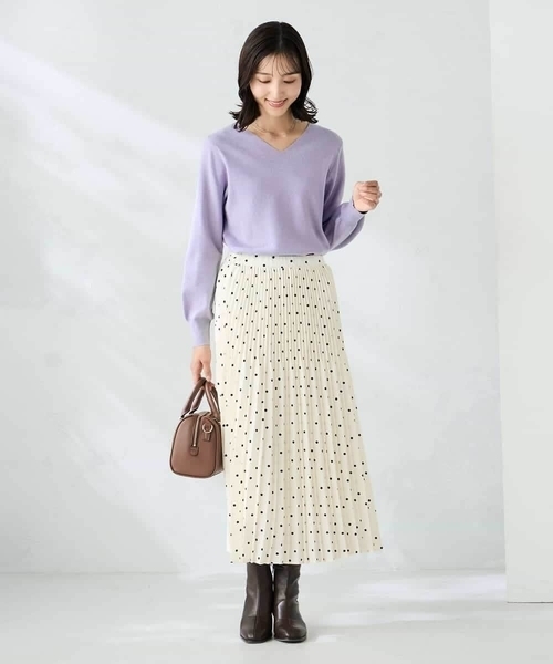 a.v.v（アーヴェヴェ）の「【洗える】Vネック美ラクるパフスリーブニット【WEB限定】（ニット/セーター・レディース・ピンク/ネイビー/ライラック/チャコールグレー・40/42/38/34/36）」の14枚目の写真