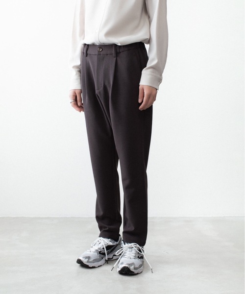 ATTACHMENT(アタッチメント)の「PEストレッチ ダブルクロス レギュラーフィット イージートラウザーズ / PE STRETCH DOUBLE CLOTH REGULAR FIT EASY TROUSERS(スラックス・メンズ・ダークブラウン/ライトグレー/ブラック・3/2/1)」の3枚目の写真