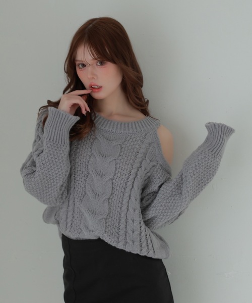 M DOLLY(エムドリー)の「open shoulder viola knit tops/オープンショルダーヴィオラニットトップス(ニット/セーター・レディース・グレー/ブラック/アイボリー・FREE)」の4枚目の写真