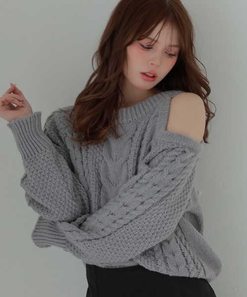 M DOLLY(エムドリー)の「open shoulder viola knit tops/オープンショルダーヴィオラニットトップス(ニット/セーター・レディース・グレー/ブラック/アイボリー・FREE)」の5枚目の写真