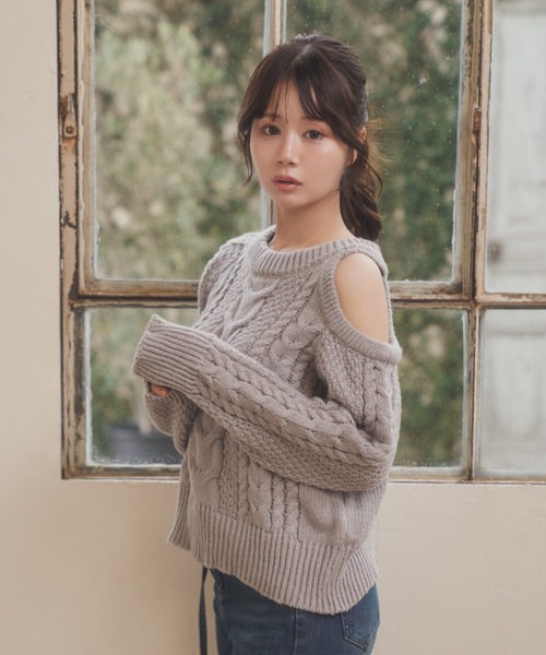 M DOLLY(エムドリー)の「open shoulder viola knit tops/オープンショルダーヴィオラニットトップス(ニット/セーター・レディース・グレー/ブラック/アイボリー・FREE)」の9枚目の写真