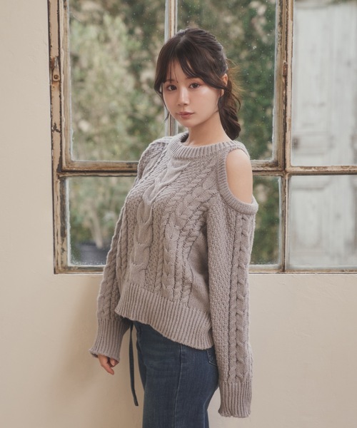M DOLLY(エムドリー)の「open shoulder viola knit tops/オープンショルダーヴィオラニットトップス(ニット/セーター・レディース・グレー/ブラック/アイボリー・FREE)」の10枚目の写真