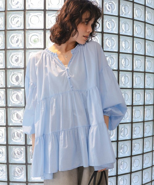 titivate（ティティベイト）の「コットンボイルティアードチュニック/トップス（シャツ/ブラウス・レディース・オフホワイト/ライトピンク/ライトブルー/グレイッシュベージュ/ブラック・FREE）」の5枚目の写真