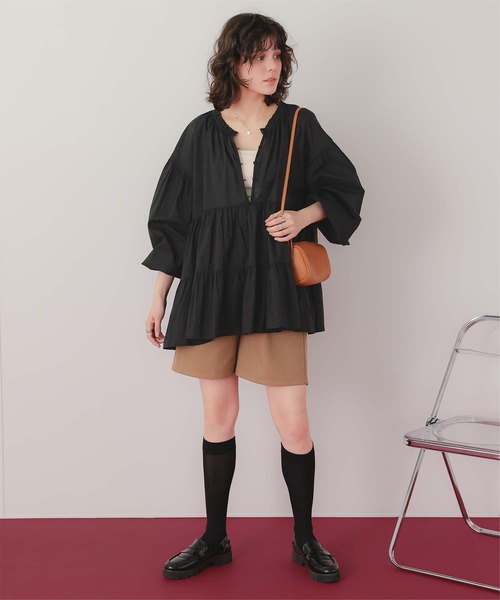 titivate（ティティベイト）の「コットンボイルティアードチュニック/トップス（シャツ/ブラウス・レディース・オフホワイト/ライトピンク/ライトブルー/グレイッシュベージュ/ブラック・FREE）」の6枚目の写真