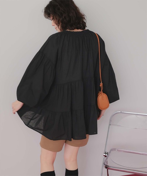 titivate（ティティベイト）の「コットンボイルティアードチュニック/トップス（シャツ/ブラウス・レディース・オフホワイト/ライトピンク/ライトブルー/グレイッシュベージュ/ブラック・FREE）」の8枚目の写真