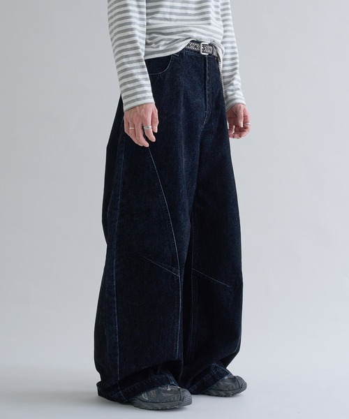 EPNK(イーピーエヌケー)の「Flocky Curve Darted Pants / フロッキーカーブデニムパンツ(その他パンツ・メンズ・ブラック系・LARGE/MEDIUM/SMALL)」の2枚目の写真