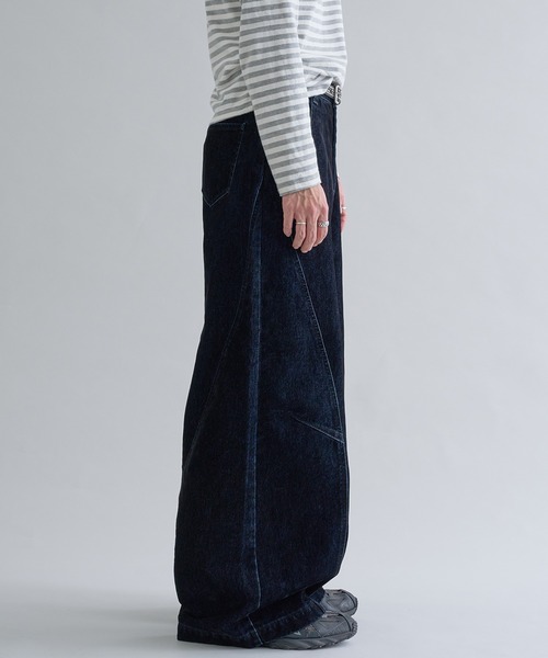 EPNK(イーピーエヌケー)の「Flocky Curve Darted Pants / フロッキーカーブデニムパンツ(その他パンツ・メンズ・ブラック系・LARGE/MEDIUM/SMALL)」の3枚目の写真
