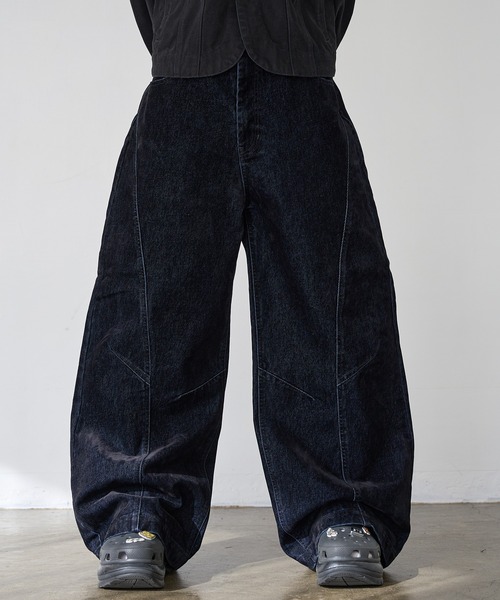 EPNK(イーピーエヌケー)の「Flocky Curve Darted Pants / フロッキーカーブデニムパンツ(その他パンツ・メンズ・ブラック系・LARGE/MEDIUM/SMALL)」の10枚目の写真
