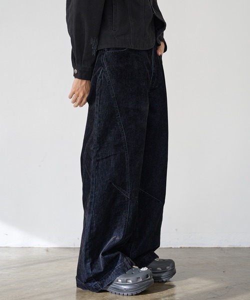 EPNK(イーピーエヌケー)の「Flocky Curve Darted Pants / フロッキーカーブデニムパンツ(その他パンツ・メンズ・ブラック系・LARGE/MEDIUM/SMALL)」の13枚目の写真