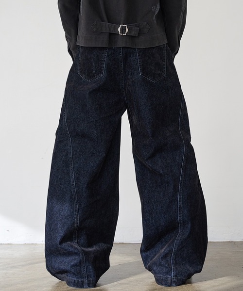 EPNK(イーピーエヌケー)の「Flocky Curve Darted Pants / フロッキーカーブデニムパンツ(その他パンツ・メンズ・ブラック系・LARGE/MEDIUM/SMALL)」の14枚目の写真