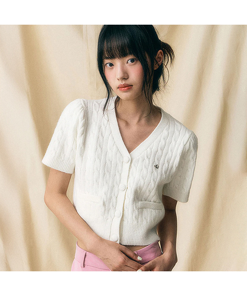 Vivacious(ビバシャス)の「Soft Cable Knit Cardigan - 7COL(カーディガン/ボレロ・レディース・アイボリー/スカイブルー/グリーン/ピンク/パープル/グレー/ブラック・FREE)」の2枚目の写真