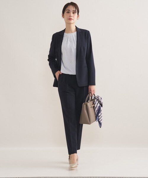 INDIVI（インディヴィ）の「【通勤スーツ／洗える】ストレッチタックテーパードパンツ（スーツパンツ・レディース・ブラック/ネイビー・42/40/38/36/34/19/15 /13/12/05/03）」の10枚目の写真
