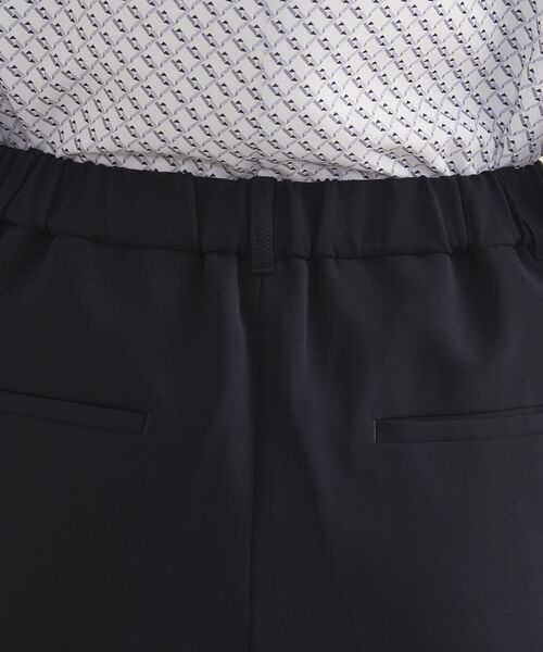 INDIVI（インディヴィ）の「【通勤スーツ／洗える】ストレッチタックテーパードパンツ（スーツパンツ・レディース・ブラック/ネイビー・42/40/38/36/34/19/15 /13/12/05/03）」の16枚目の写真