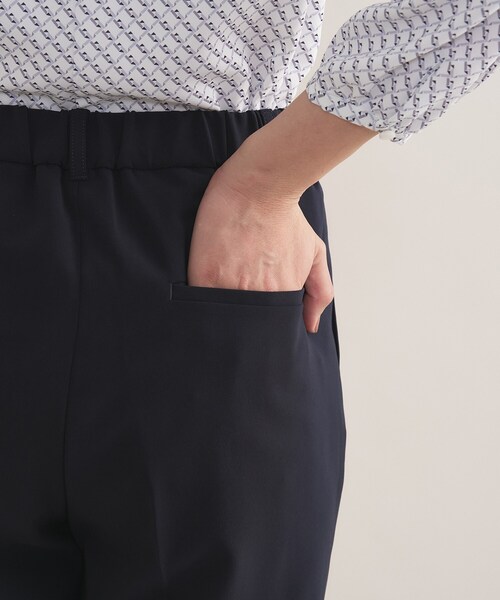 INDIVI（インディヴィ）の「【通勤スーツ／洗える】ストレッチタックテーパードパンツ（スーツパンツ・レディース・ブラック/ネイビー・42/40/38/36/34/19/15 /13/12/05/03）」の18枚目の写真