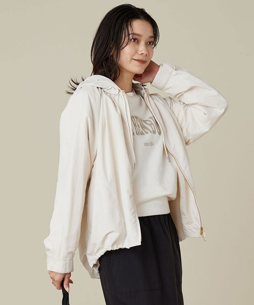 green label relaxing（グリーンレーベルリラクシング）の「［size SHORTあり］フーディー ブルゾン 撥水（マウンテンパーカー・レディース・ベージュ/ブラック/ナチュラル・SHORT/36/38）」の4枚目の写真