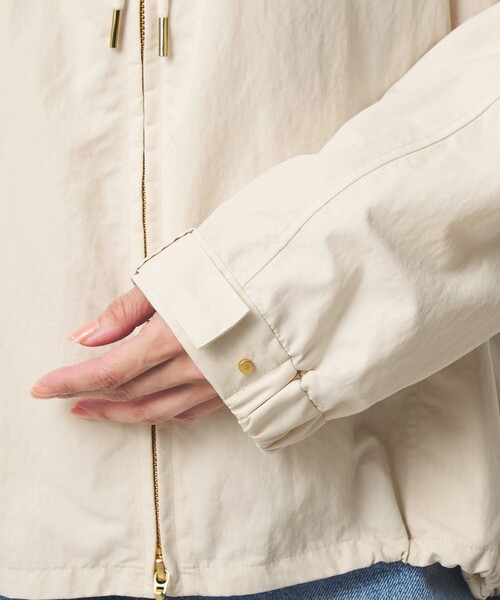 green label relaxing（グリーンレーベルリラクシング）の「［size SHORTあり］フーディー ブルゾン 撥水（マウンテンパーカー・レディース・ベージュ/ブラック/ナチュラル・SHORT/36/38）」の22枚目の写真