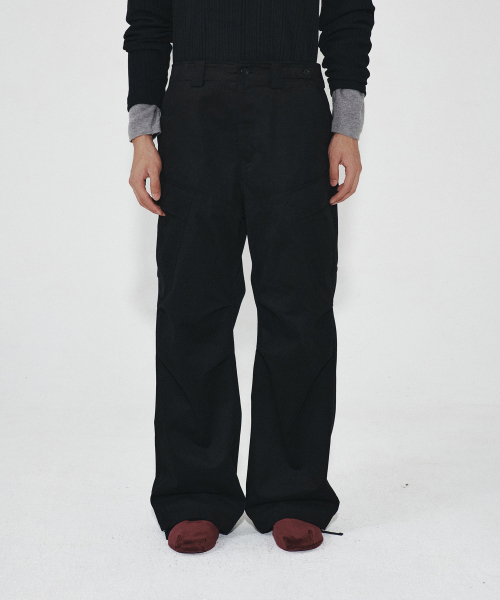 HEUTE(ホイテ)の「DIAGONAL CARGO PANTS (BLACK)(その他パンツ・メンズ・ブラック・LARGE/MEDIUM)」の1枚目の写真