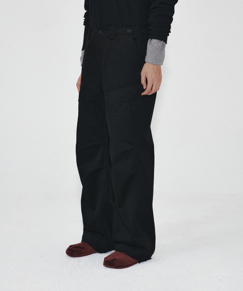 HEUTE(ホイテ)の「DIAGONAL CARGO PANTS (BLACK)(その他パンツ・メンズ・ブラック・LARGE/MEDIUM)」の2枚目の写真