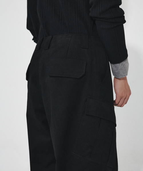 HEUTE(ホイテ)の「DIAGONAL CARGO PANTS (BLACK)(その他パンツ・メンズ・ブラック・LARGE/MEDIUM)」の5枚目の写真