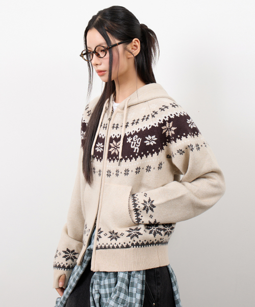 EUGGEN(ユジェン)の「EUG ノルディックジャカードフードジップアップ_ベージュ(パーカー・レディース・その他・MEDIUM)」の1枚目の写真