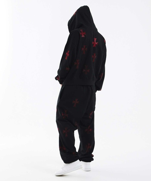 UNKNOWN LONDON(アンノウン・ロンドン)の「ジップフーディ|Black x Red Cross Rhinestone Zip Hoodie|Unknown London(パーカー・メンズ・ブラック・LARGE/X-LARGE/SMALL/MEDIUM)」の3枚目の写真