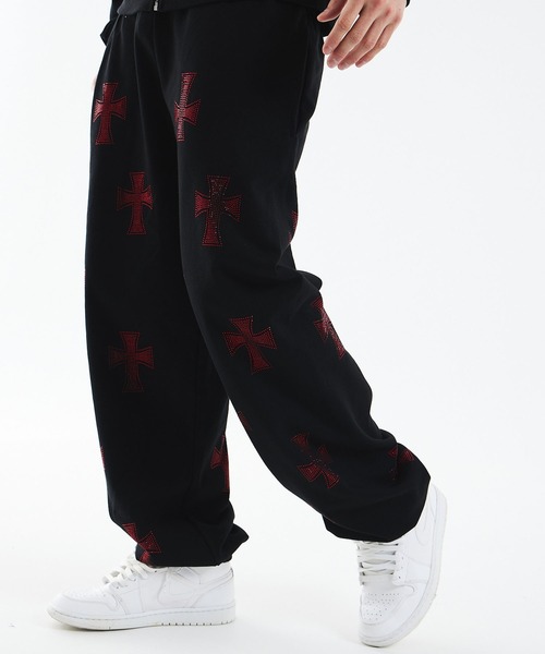 UNKNOWN LONDON(アンノウン・ロンドン)の「ジップフーディ|Black x Red Cross Rhinestone Zip Hoodie|Unknown London(パーカー・メンズ・ブラック・LARGE/X-LARGE/SMALL/MEDIUM)」の8枚目の写真