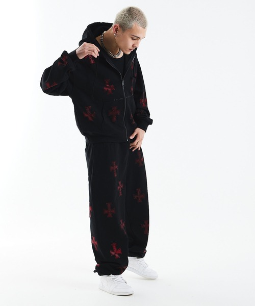 UNKNOWN LONDON(アンノウン・ロンドン)の「ジップフーディ|Black x Red Cross Rhinestone Zip Hoodie|Unknown London(パーカー・メンズ・ブラック・LARGE/X-LARGE/SMALL/MEDIUM)」の19枚目の写真