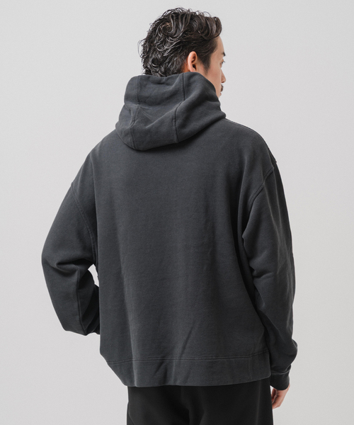 EDIFICE(エディフィス)の「Ecofade プルオーバー フーディ(パーカー・メンズ・ブラック系その他/キャメル・MEDIUM/LARGE)」の3枚目の写真