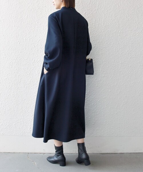 SHIPS any（シップス エニィ）の「〈洗濯機可能〉ダブルクロス フリル パフ スリーブ ワンピース［NAVY BLUE］（ワンピース・レディース・ネイビー/オフホワイト・ONE SIZE）」の7枚目の写真