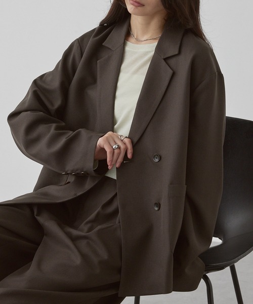 MONO-MART（モノマート）の「【anyway.シリーズ】とろみダブルテーラード（洗える・速乾）ジャケット〈セットアップ対応〉（テーラードジャケット・レディース・アイボリー/グレイッシュベージュ/ダークブラウン/ダークグレー/ブラック・FREE）」の4枚目の写真