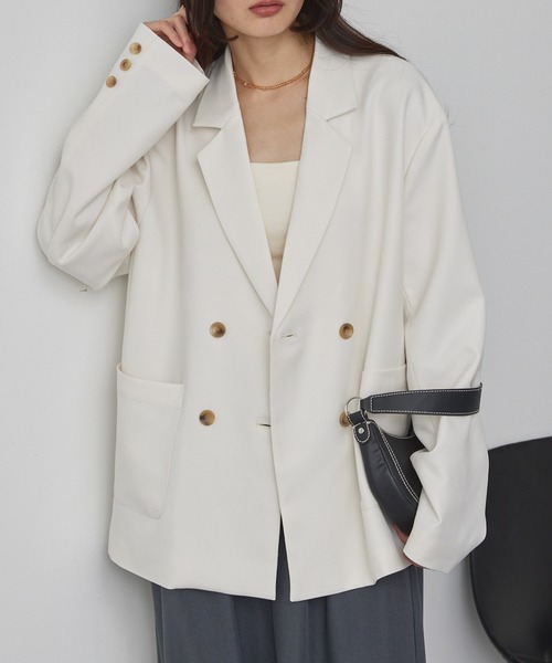 MONO-MART（モノマート）の「【anyway.シリーズ】とろみダブルテーラード（洗える・速乾）ジャケット〈セットアップ対応〉（テーラードジャケット・レディース・アイボリー/グレイッシュベージュ/ダークブラウン/ダークグレー/ブラック・FREE）」の2枚目の写真