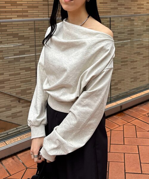 CAPRICIEUX LE'MAGE（カプリシューレマージュ）の「ドレープスウェット（Tシャツ/カットソー・レディース・ブラック/ベージュ/グレイッシュベージュ・FREE）」の3枚目の写真