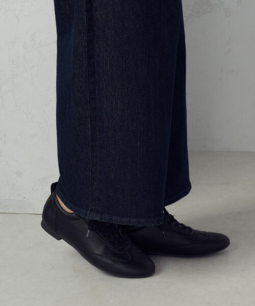 COMME CA ISM（コムサイズム）の「レースアップシューズ（スニーカー・レディース・ブラック/ホワイト・24.5cm/23.5cm）」の4枚目の写真